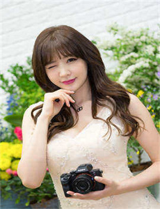 女帝被扒开双腿疯狂输出/男女一上一下抽搐gif