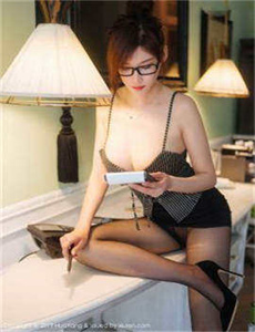 和表妺洗澡我下面硬了-日本美女视频