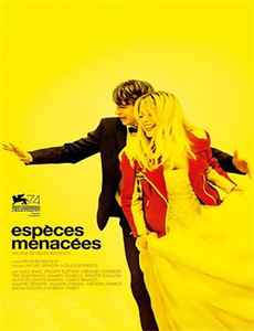 感染她嘴唇的欲望